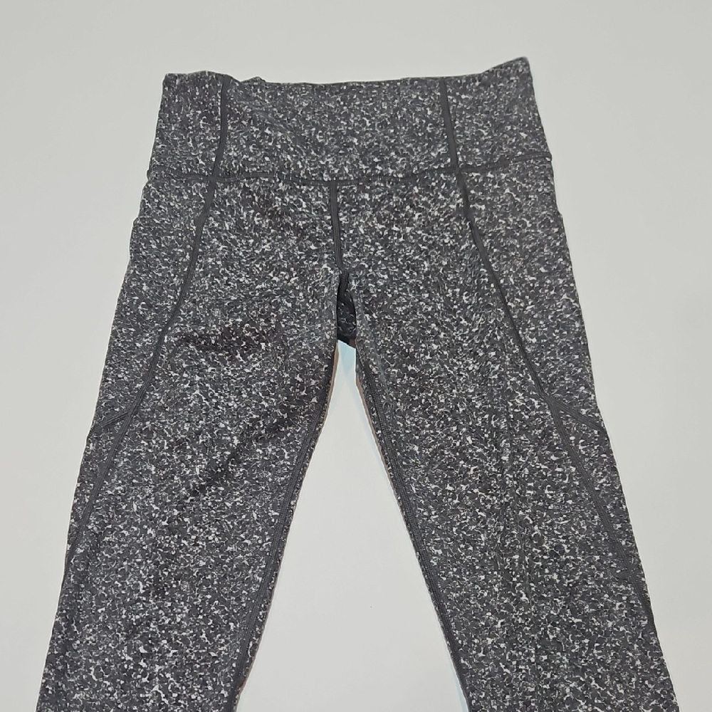 Athleta Gray Salutation Stash Pocket Tight Leggings Size MT - Picture 3 of 9